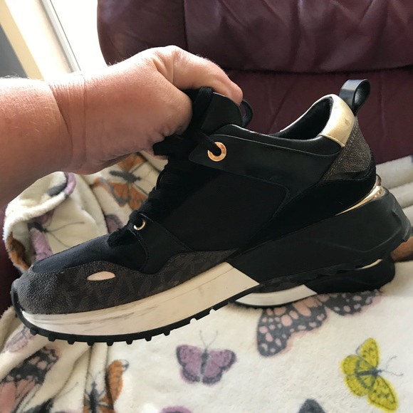 Michael Kors black and gold woman’s size 7M gently used - Picture 6 of 6